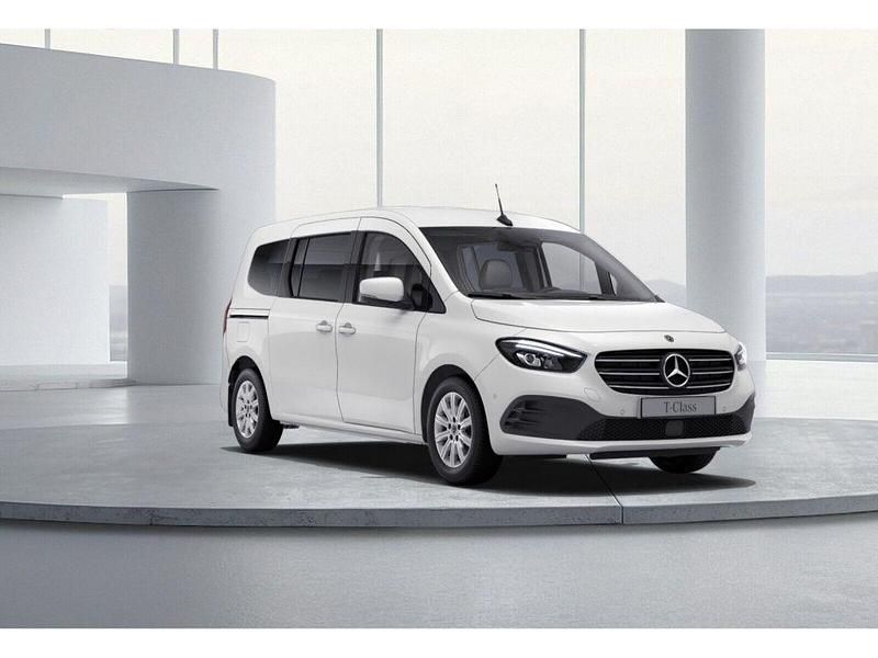 Gebraucht Mercedes T180 Progressive 131 PS (96 kW) 2025 Weiß Van / Kleinbus