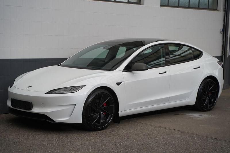 Weiß Gebraucht 2024 Tesla Model 3 Performance Limousine | 49.550 € (Guter Preis) - Bild 1/4