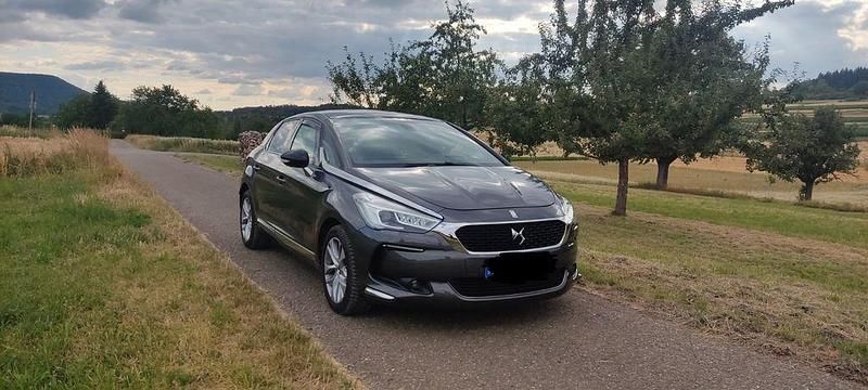 Grau Gebraucht 2016 DS Automobiles DS5 Business Class Kleinwagen | 13.700 € (Fairer Preis) - Bild 1/4