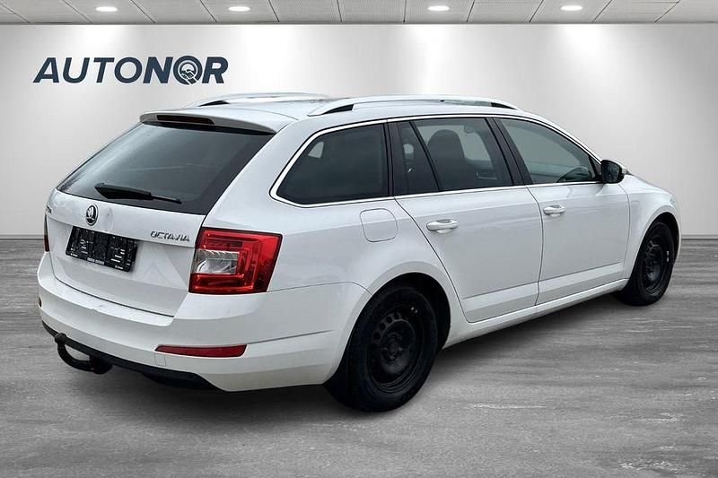 Gebraucht Skoda Octavia 150 PS (110 kW) 2015 Weiß Kleinwagen