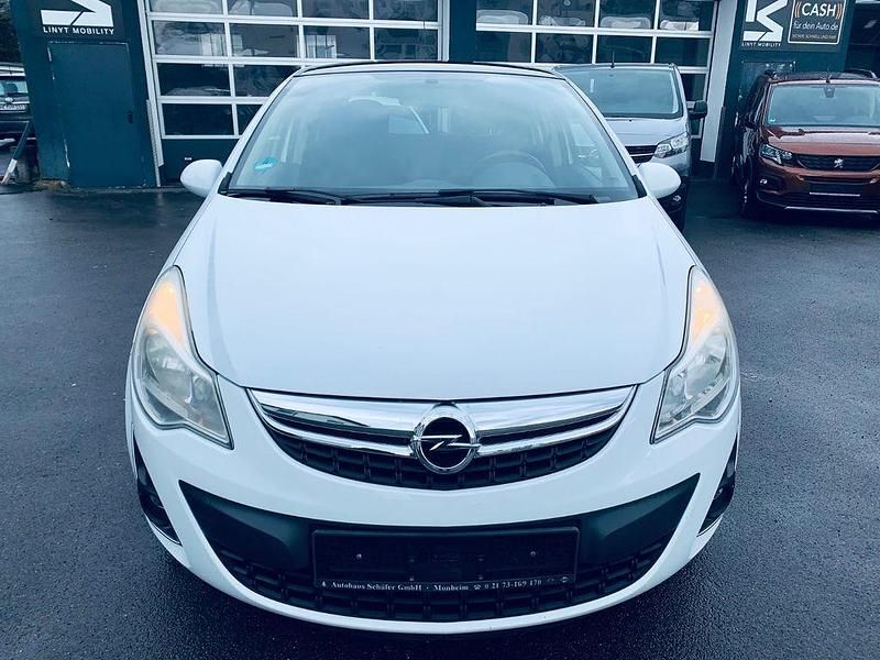 Gebraucht Opel Corsa Color Edition 101 PS (74 kW) 2011 Weiß Kleinwagen