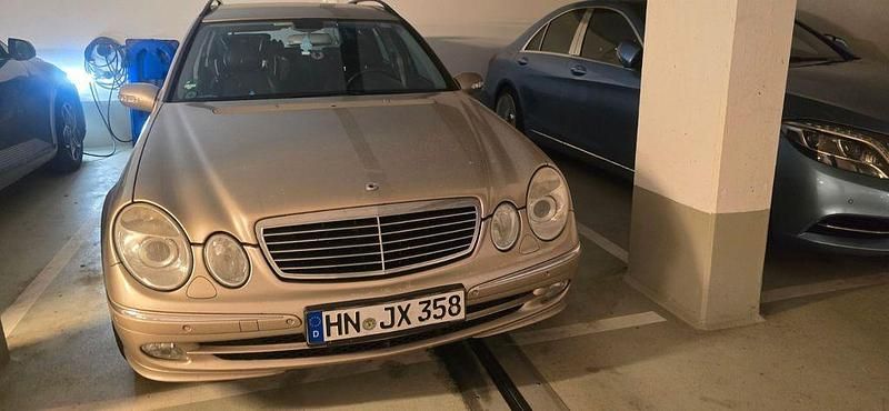 Gold Gebraucht 2004 Mercedes E320 Avantgarde Limousine | 3.600 € (Guter Preis) - Bild 1/4