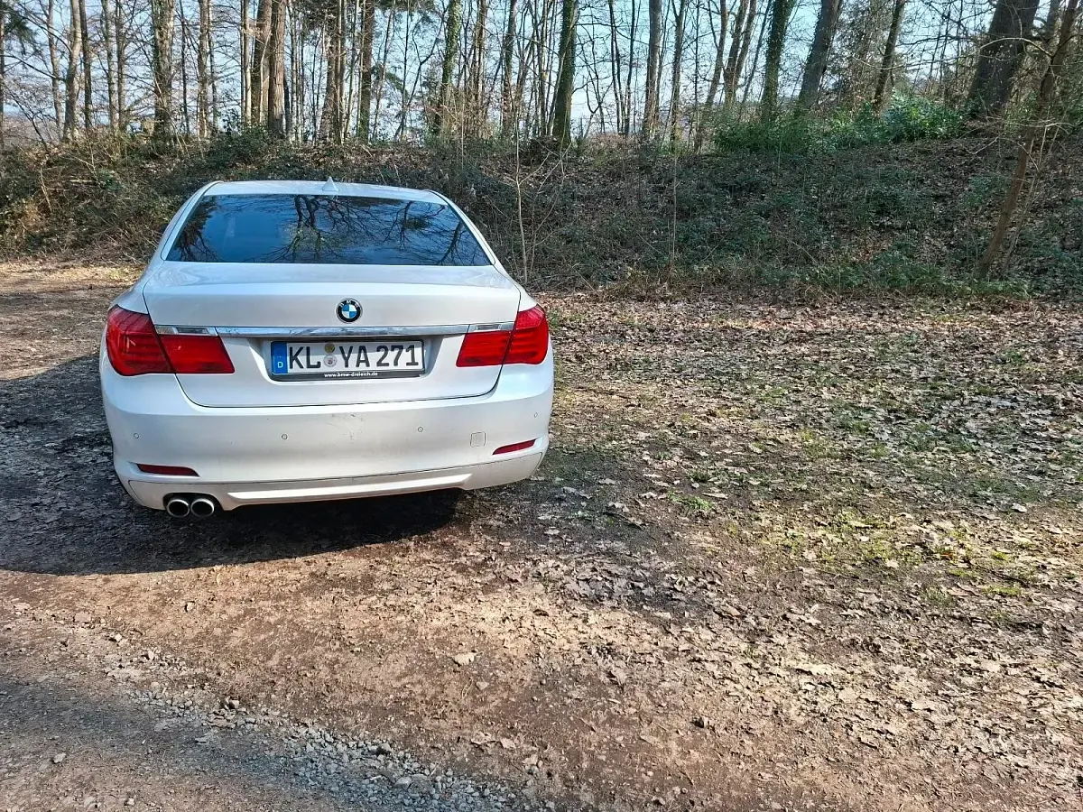 Gebraucht BMW 730 245 PS (180 kW) 2011 Weiß Limousine