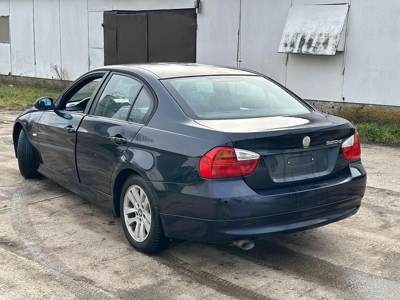 Gebraucht BMW 320 163 PS (119 kW) 2006 Blau Limousine