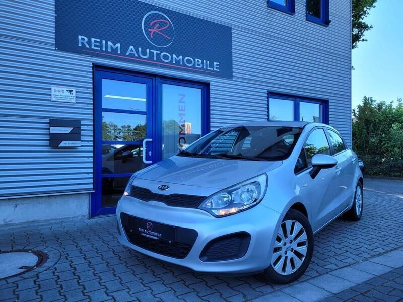 Brilliantsilber met. Gebraucht 2012 Kia Rio 2 Kleinwagen | 2.950 € (Superpreis) - Bild 1/4