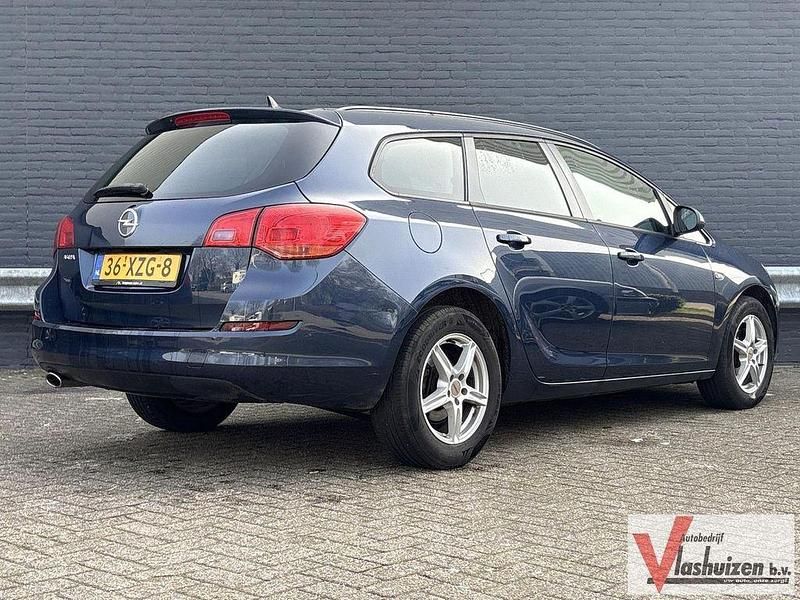 Gebraucht Opel Astra Edition 120 PS (88 kW) 2012 Blau Kombi