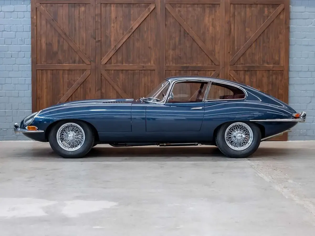 Begagnad Jaguar E-Type 265 HK (194 kW) 1963 Blå Sportkupé