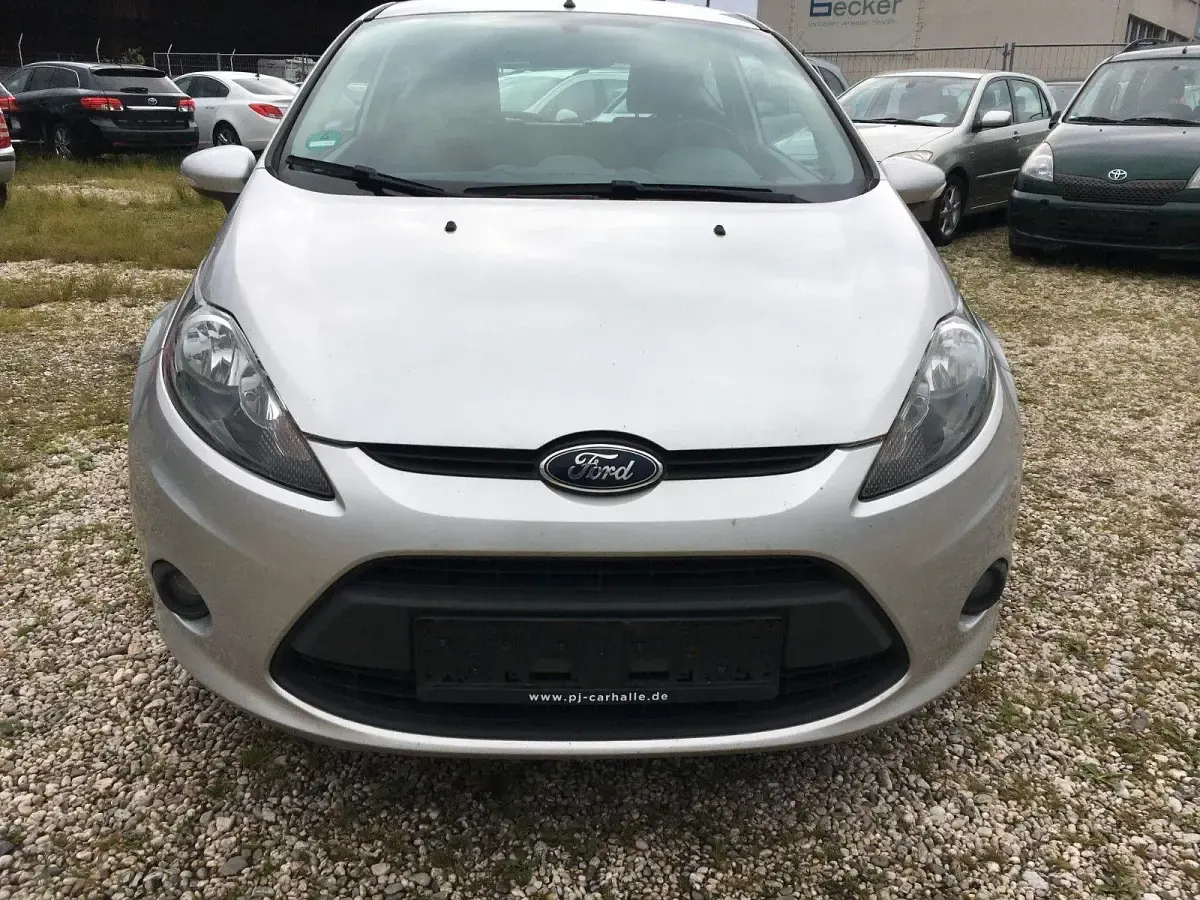 Gebraucht Ford Fiesta Trend 82 PS (60 kW) 2011 Silber Limousine