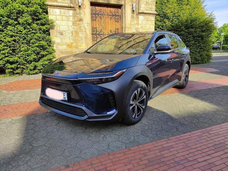 Blau Gebraucht 2022 Toyota bZ4X Comfort SUV | 33.950 € (Guter Preis) - Bild 1/4
