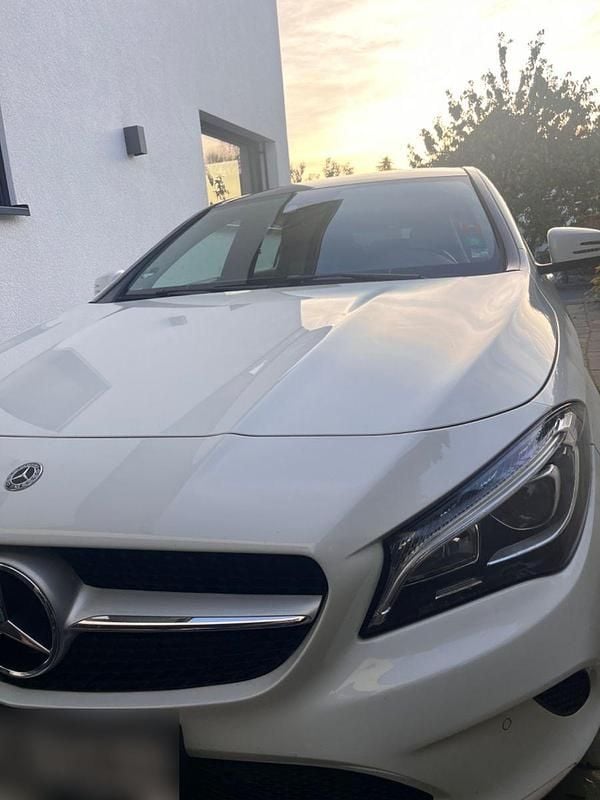 Weiß Gebraucht 2017 Mercedes 220 Kombi | 16.800 € (Fairer Preis) - Bild 1/4