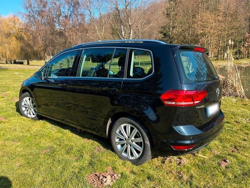 Gebraucht VW Touran Highline 150 PS (110 kW) 2015 Schwarz Van / Kleinbus