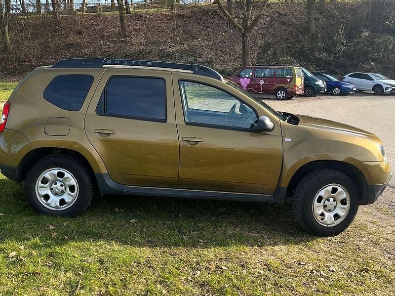 Gebraucht Dacia Duster Essentiel 114 PS (83 kW) 2016 Gold SUV