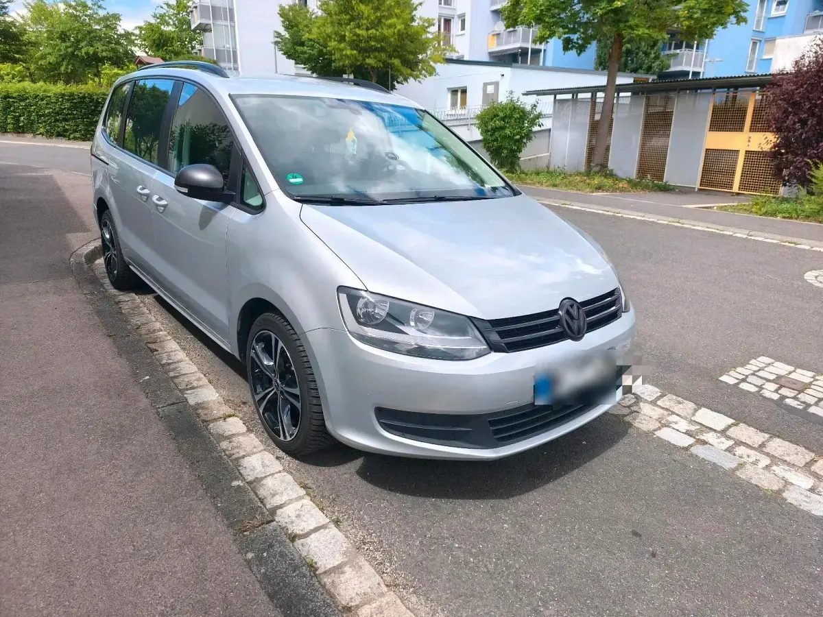 Gebraucht VW Sharan 140 PS (102 kW) 2026 Silber Van / Kleinbus