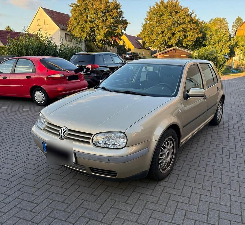 Gold Gebraucht 2001 VW Golf IV Limousine | 400 € (Superpreis) - Bild 1/4