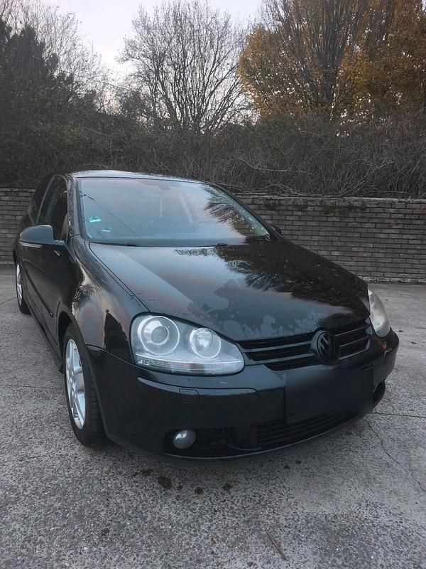 Schwarz Gebraucht 2005 VW Golf V Kleinwagen | 1.200 € (Superpreis) - Bild 1/4