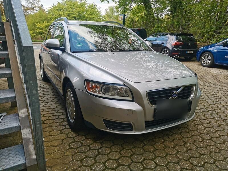 Silber Gebraucht 2009 Volvo V50 Kombi | 2.000 € (Superpreis) - Bild 1/4