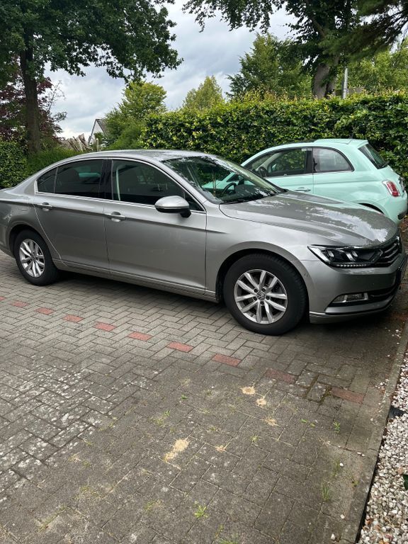 Silber Gebraucht 2015 VW Passat Comfortline Limousine | 16.199 € (Guter Preis) - Bild 1/4
