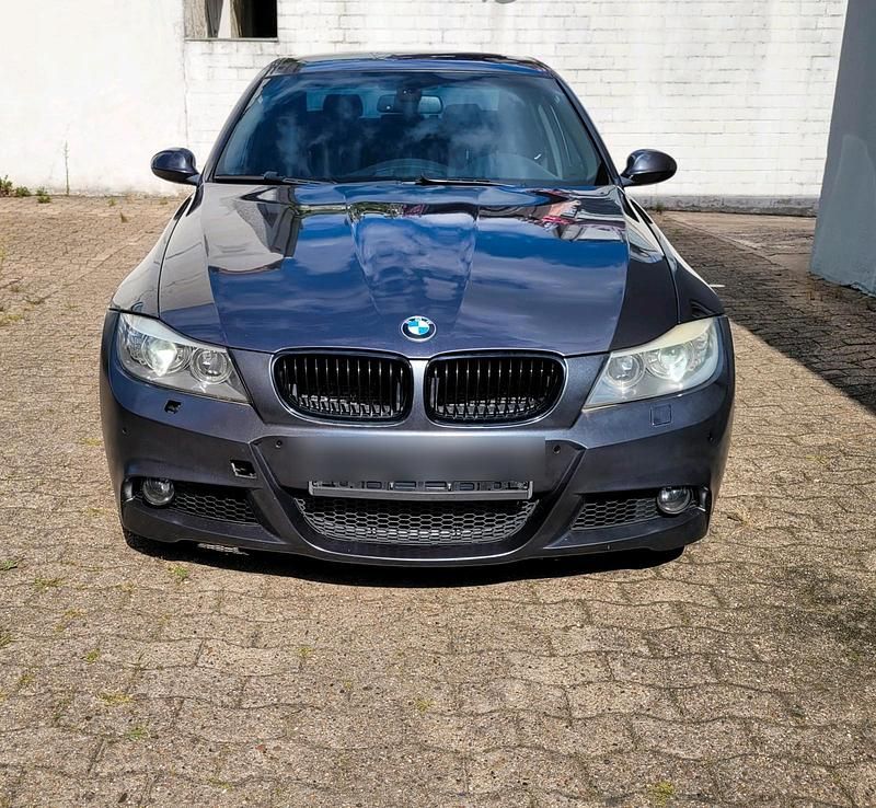 Grau Gebraucht 2005 BMW 330 M Sport Limousine | 4.490 € (Superpreis) - Bild 1/4