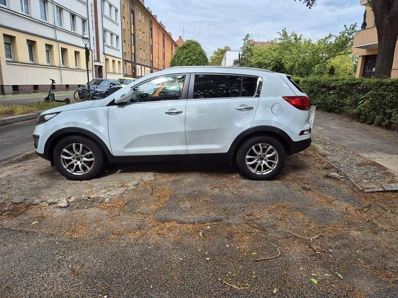 Weiß Gebraucht 2015 Kia Sportage Attract SUV | 10.500 € (Guter Preis) - Bild 1/4