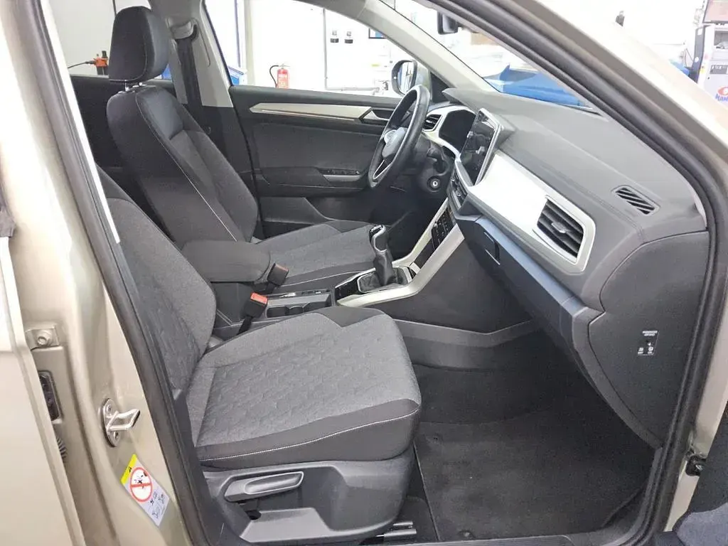 Gebraucht VW T-Roc Move 116 PS (85 kW) 2024 Ivory silver metallic SUV