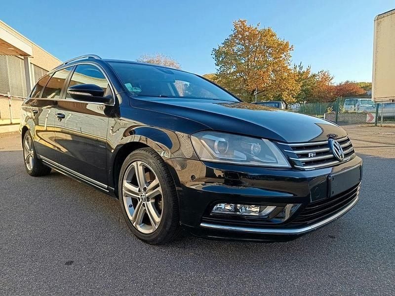 Schwarz Gebraucht 2013 VW Passat R-line BlueMotion Kombi | 9.800 € (Guter Preis) - Bild 1/4