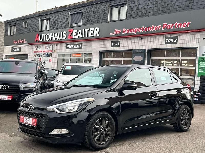 Schwarz Gebraucht 2018 Hyundai i20 YES! Limousine | 6.999 € (Guter Preis) - Bild 1/3
