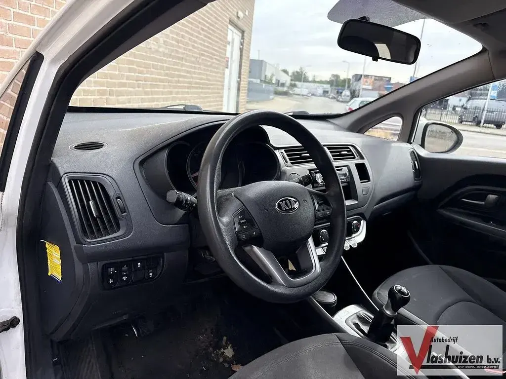 Gebraucht Kia Rio Comfort 86 PS (63 kW) 2013 Weiß Limousine