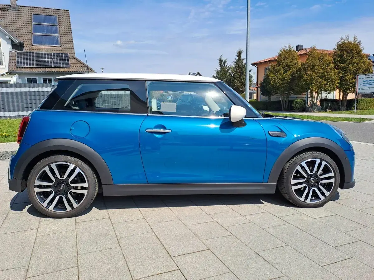 Używany Mini Cooper Classic 136 KM (100 kW) 2021 Niebieski Hatchback
