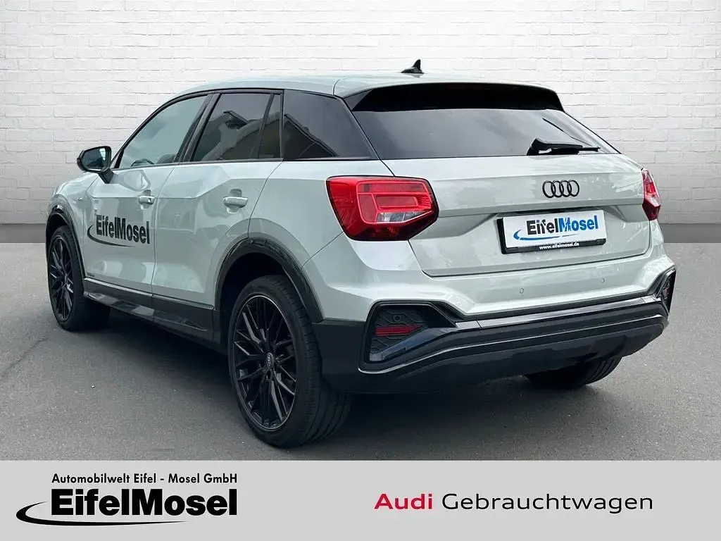 Gebraucht Audi Q2 S-Line 150 PS (110 kW) 2024 Silber SUV