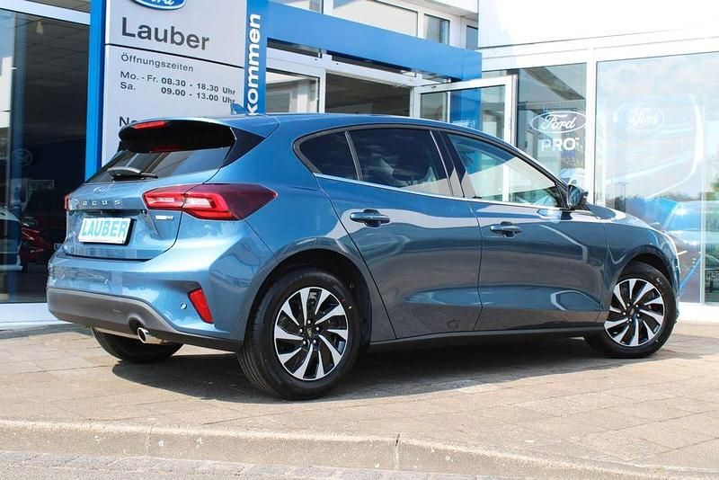 Gebraucht Ford Focus Titanium 125 PS (91 kW) 2024 Blau Limousine