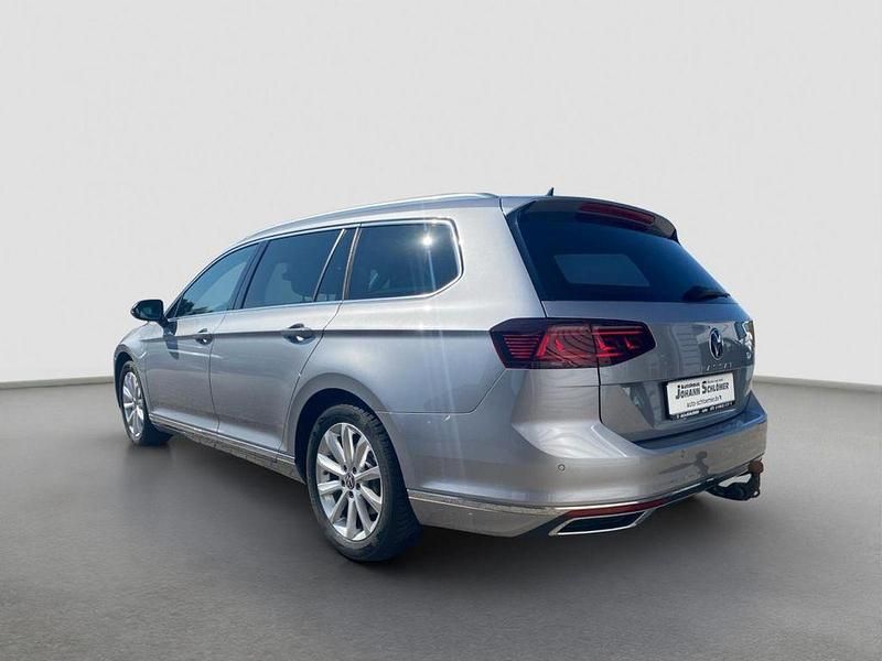 Gebraucht VW Passat Elegance 150 PS (110 kW) 2022 Silber Kombi