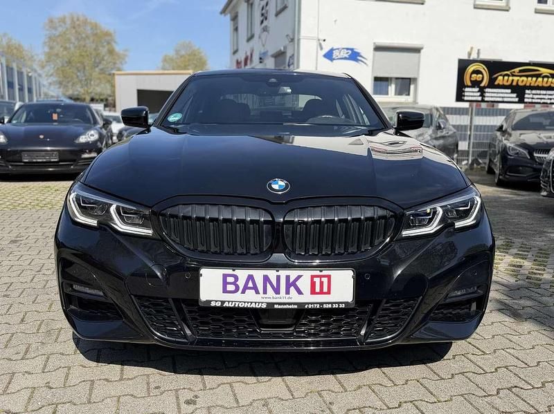 Gebraucht BMW 330 M Sport 258 PS (189 kW) 2021 Black sapphire metallic Limousine