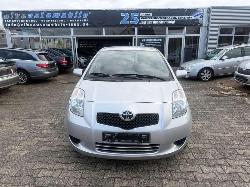 Gebraucht Toyota Yaris 87 PS (63 kW) 2006 Silber Limousine
