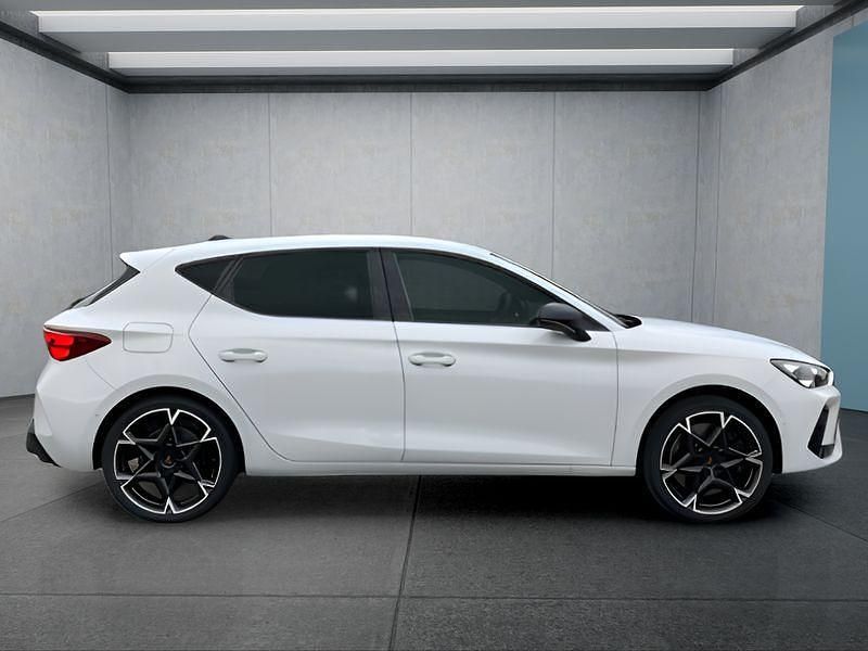 Neu Cupra Leon VZ 300 PS (220 kW) 2025 Weiß Kleinwagen