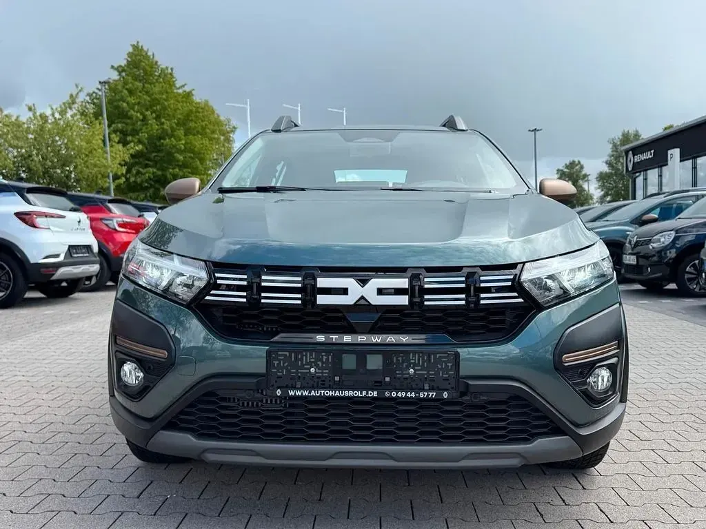 Second-hand Dacia Sandero Extreme 110 CP (80 kW) 2024 Verde SUV