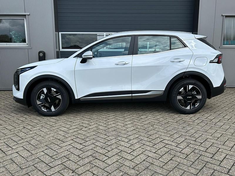 Deluxeweiß metallic deluxeweiß metallic Neu 2025 Kia Sportage Vision SUV | 31.680 € (Guter Preis) - Bild 1/4