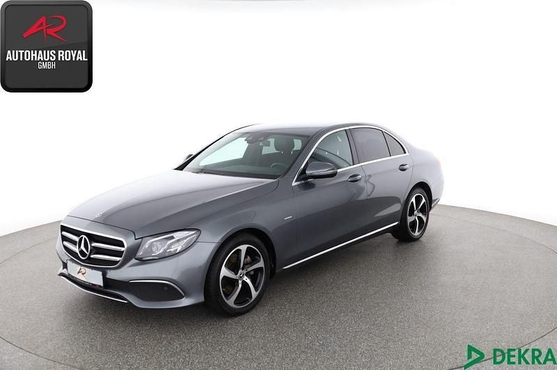 Grau Gebraucht 2019 Mercedes E200 Style Limousine | 30.880 € (Fairer Preis) - Bild 1/4