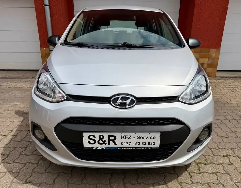 Gebraucht Hyundai i10 Classic 67 PS (49 kW) 2014 Silber Kleinwagen