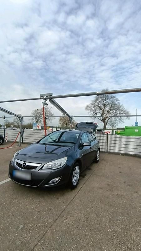 Używany Opel Astra 115 KM (84 kW) 2010 Szary Kombi
