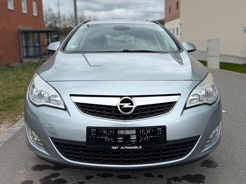 Gebraucht Opel Astra 140 PS (102 kW) 2012 Silber Kombi