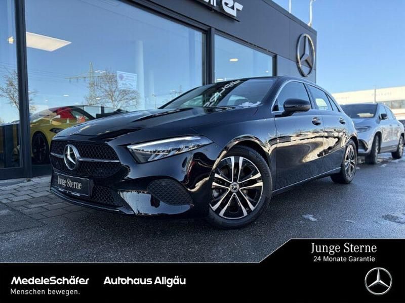 Unilack nachtschwarz Gebraucht 2024 Mercedes A180 Limousine | 27.859 € (Fairer Preis) - Bild 1/4
