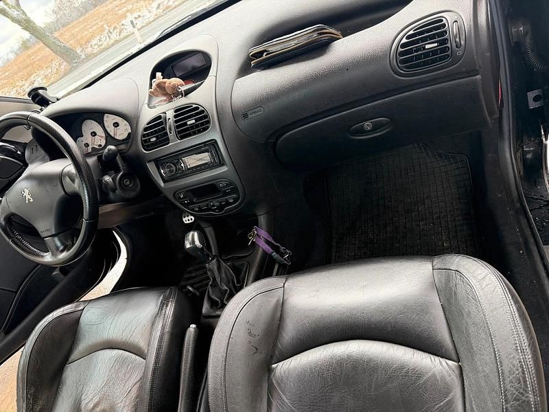 Gebraucht Peugeot 206 CC 109 PS (80 kW) 2003 Schwarz Cabrio