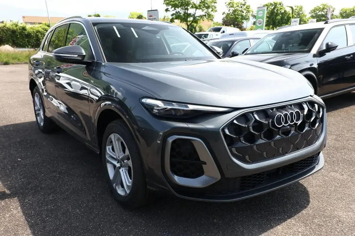 Neu Audi Q5 S-Line 204 PS (150 kW) 2025 Daytonagrau perleffekt SUV