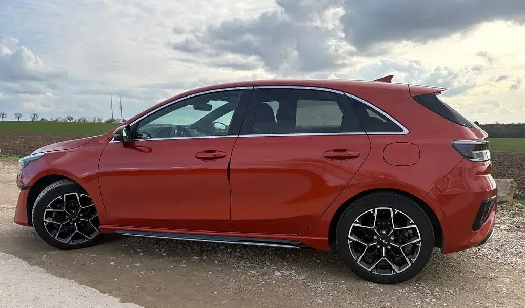 Gebraucht Kia Ceed GT-Line 140 PS (102 kW) 2024 Orange Kleinwagen