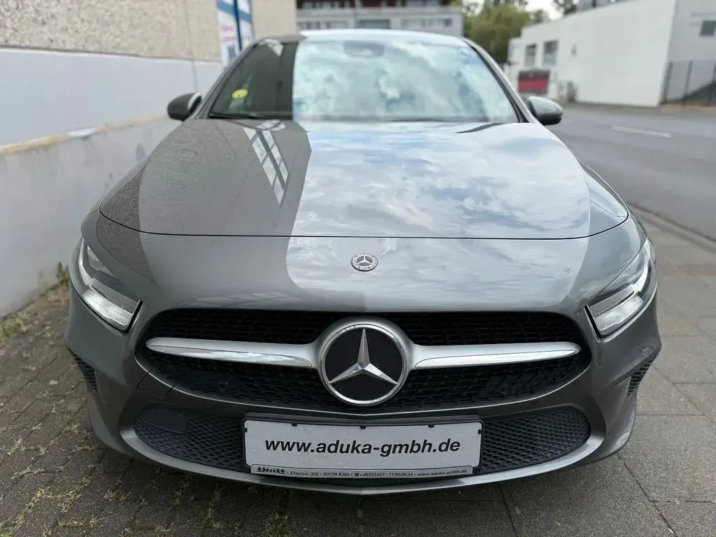 Gebraucht Mercedes A180 116 PS (85 kW) 2020 Grau Limousine