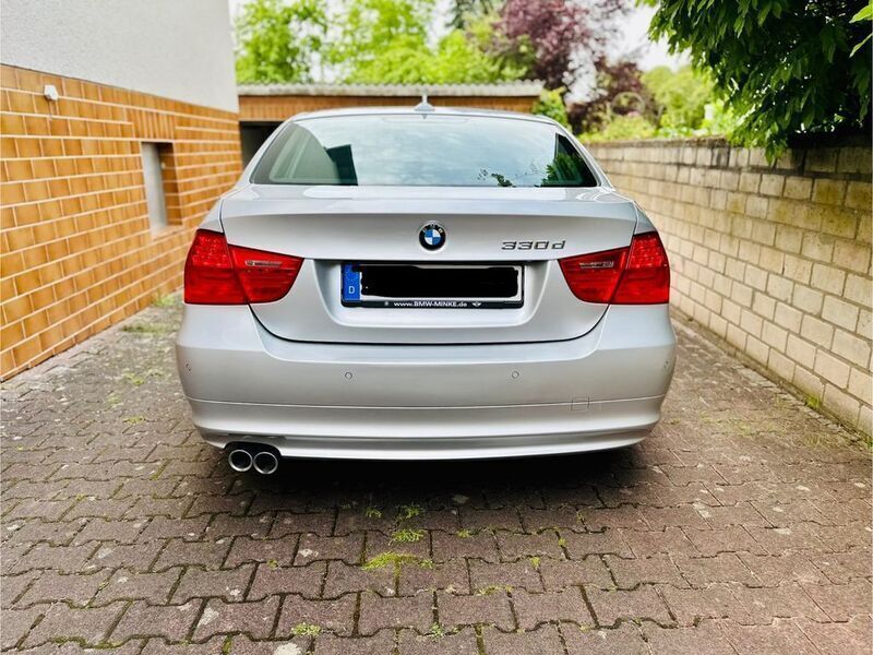 Silber Gebraucht 2008 BMW 330 Limousine | 8.700 € (Fairer Preis) - Bild 1/4