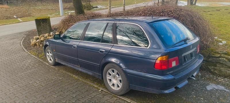 Gebraucht BMW 525 163 PS (119 kW) 2002 Blau Kombi