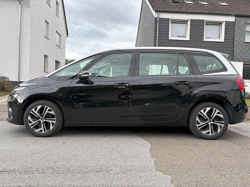 Schwarz Gebraucht 2022 Citroën C4 SpaceTourer Van / Kleinbus | 12.971 € (Fairer Preis) - Bild 1/4