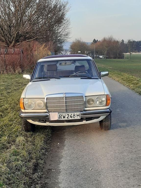Gebraucht Mercedes 240 72 PS (52 kW) 1982 Weiß Limousine
