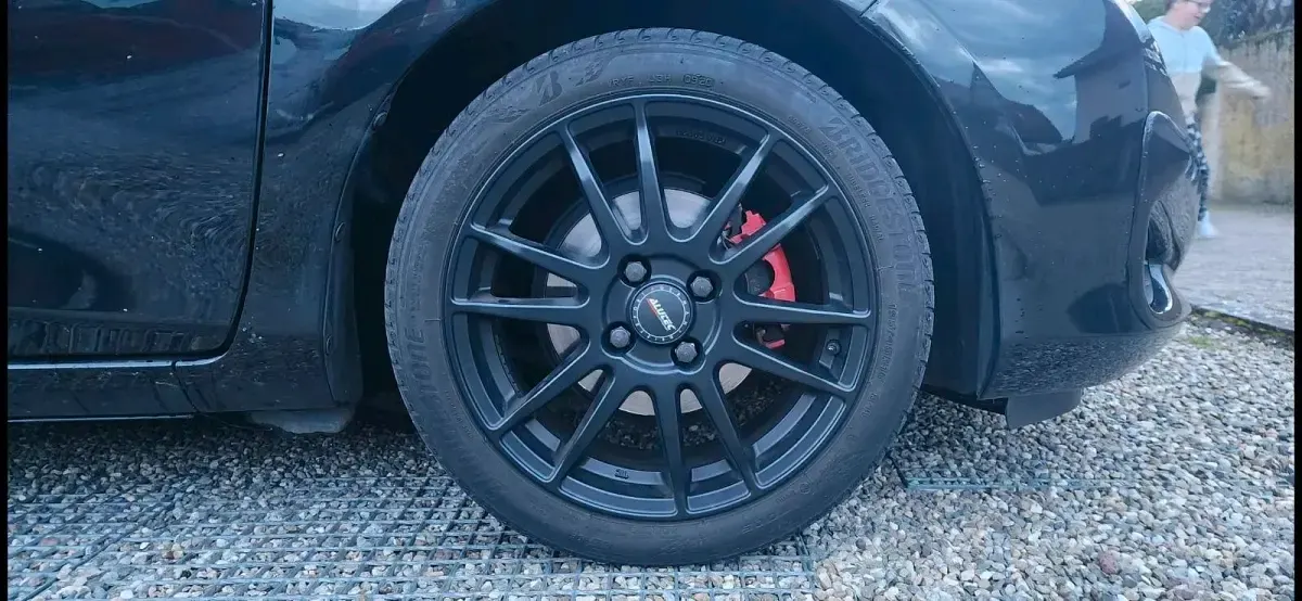 Gebraucht Toyota Yaris 99 PS (72 kW) 2014 Schwarz Kleinwagen